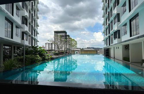 Bukit Jelutong Apartment | Luxury Suite Shah Alam - Pool - High-Speed Wifi - Near i-City