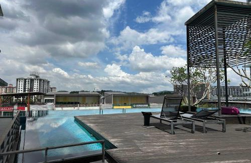 Bukit Jelutong Apartment | Luxury Suite Shah Alam - Pool - High-Speed Wifi - Near i-City