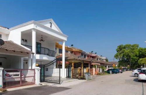 Bukit Gong House | Luxury Villa