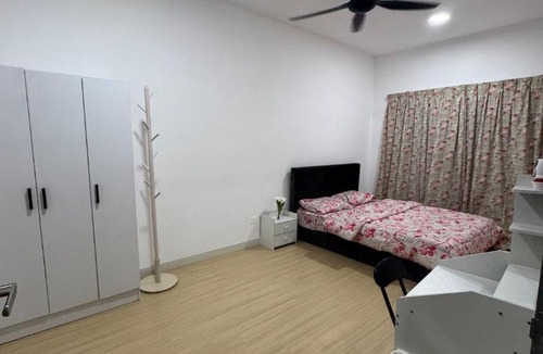 Sentul Pasar Apartment | M ARISA 2BR DnDHstay