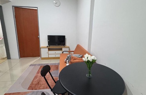 Sentul Pasar Apartment | M ARISA 2BR DnDHstay