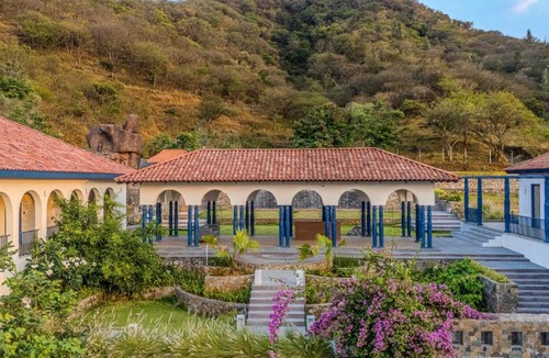 Wellington Resort | MAAYAA Hillside - An Xplore Indo Stay