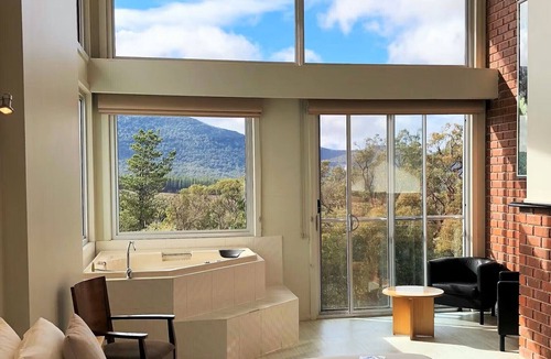 Macedon Hotel | Macedon Ranges Hotel & Spa