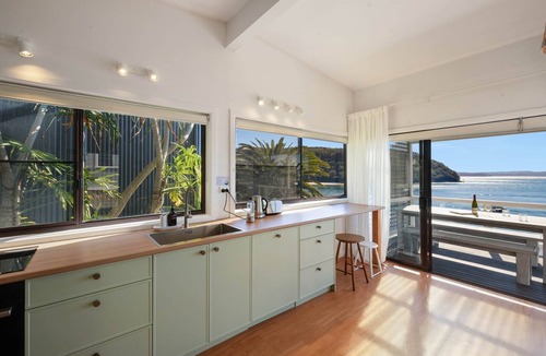 Great Mackerel Beach House | “Mackerel Shackerel” beachfront cottage with views