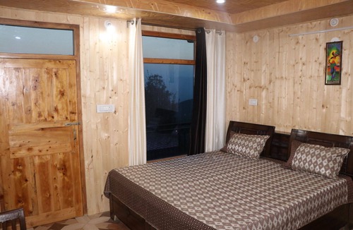 Cheog House | Madhav Palace Homestay farmhouse in charming Fagu perfect for relaxing getaway