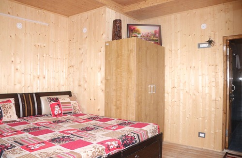 Cheog House | Madhav Palace Homestay farmhouse in charming Fagu perfect for relaxing getaway