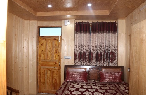 Cheog House | Madhav Palace Homestay farmhouse in charming Fagu perfect for relaxing getaway
