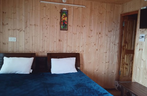Cheog House | Madhav Palace Homestay farmhouse in charming Fagu perfect for relaxing getaway