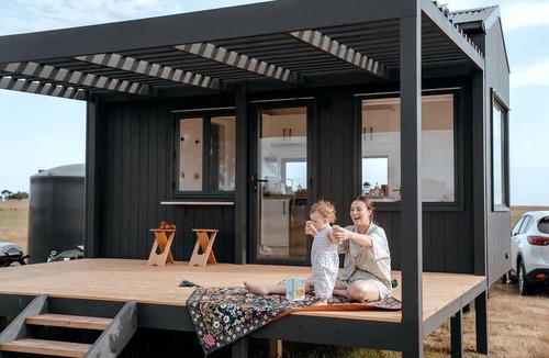 Skipton Cabin | Magical Tiny House with Amazing Stargazing and Deck in Victoria