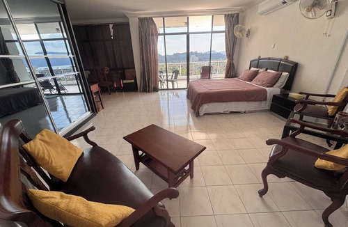Kuah House | Magnificent Sea and Forest Views. Perfect for Families! Halal Unit