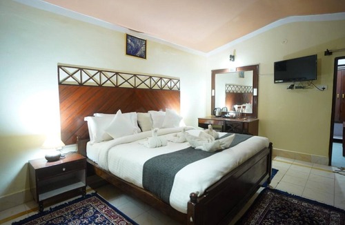 Tala Hotel | Maharaja Kothi Umaria-Badhavgarh Rd