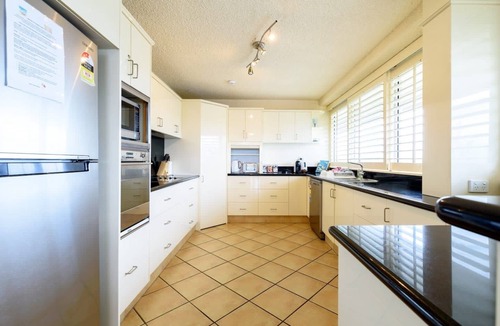 Main Beach Apartment | Main Beach Waterfront Apartment