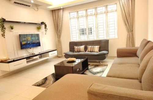 Taman Desa Tebrau Apartment | Maison Inn - Affordable Sleeps 6 to 13 near Tebrau AEON & Toppen