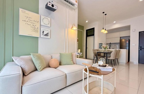 Taman Century Apartment | Maison Sage-Space Residency-KSL-2BR-Projector-6Pax