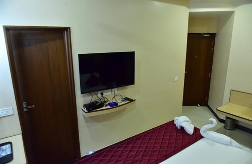 KK Nagar Hotel | Majestic Lakeview Madurai