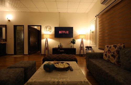 Kharar House | Malabar Monsoon, Hillside Farm in Chandigarh