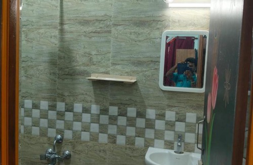 Thirunallar Hotel | Malar Residency