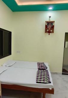 Akalkot Cabin | Mallikarjun Residency with AC