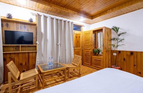 Jagatsukh Bed & Breakfast | Manali Parvat View