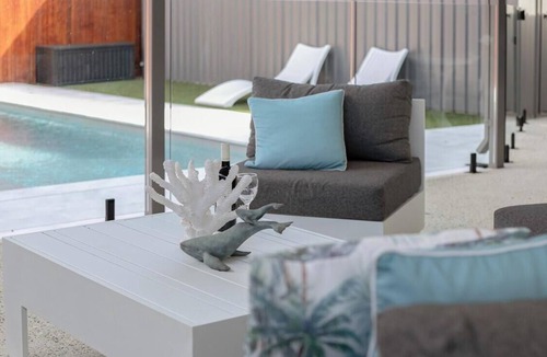 Greenfields House | Mandurah Poolside Retreat