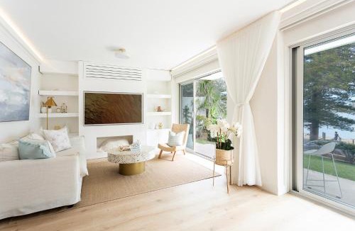 Manly Apartment | Manly Beachfront Stays - 3 Bedroom Beachfront with Garden - Walking Distance To Everything