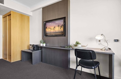 Parramatta Apartment | Mantra Parramatta Studio with Pool Access