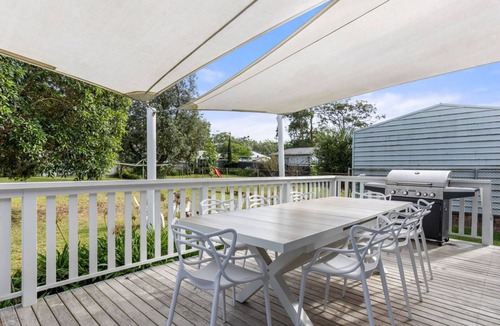 Callala Beach House | Mar-Lins - Pet Friendly - 2 Mins Walk to Beach