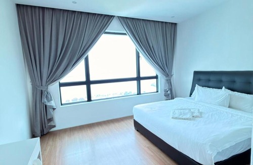 Bandar Baru Permas Jaya Apartment | Marina View Resort - 3 Bedroom