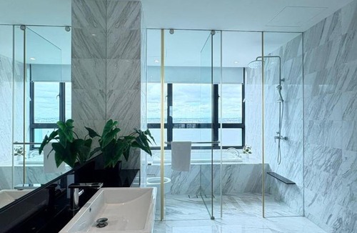 Bandar Baru Permas Jaya Apartment | Marina View Resort - Deluxe Room