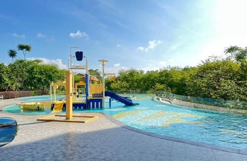 Bandar Baru Permas Jaya Apartment | Marina View Resort - Deluxe Room