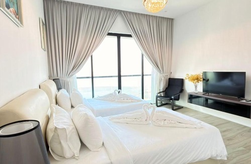 Bandar Baru Permas Jaya Apartment | Marina View Resort - Twin Bed Room