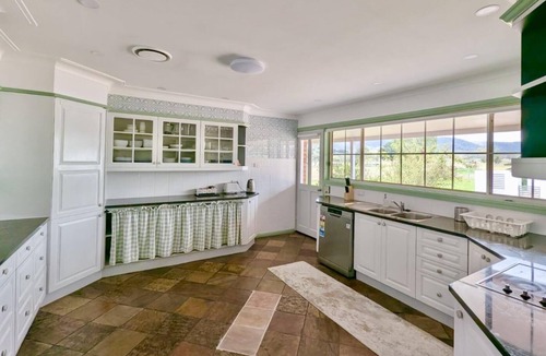 Marrangaroo Other | Marrangaroo Meadows | Rural Manor, 5 Bedroom, 3 Bathroom, A/C, Pets, Indoor Pool