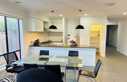 Beveridge Bed & Breakfast | Master room with Private Ensuite!