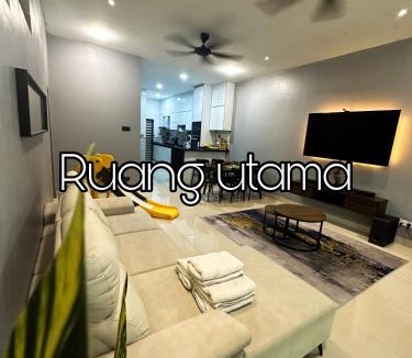 Kampung Seberang Takir House | MatmingDtakir (near beach & drawbridge)