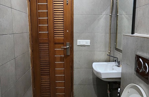 New Delhi Hotel | Mauryan Elite Hotel @ Devli Khanpur