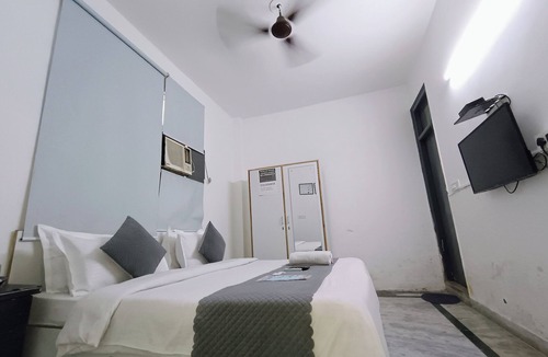 Hauz Khas Village Hotel | Mauryan Express Hotel @ Hauz Khas Fort