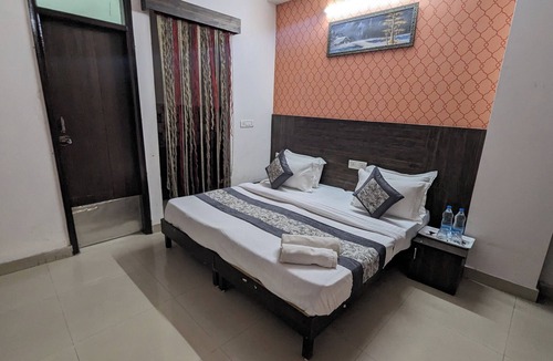 South West Hotel | Mauryan Express Hotel Dashrathpuri Metro