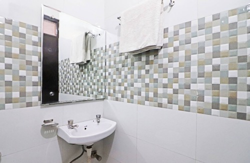 South West Hotel | Mauryan Express Hotel Dashrathpuri Metro