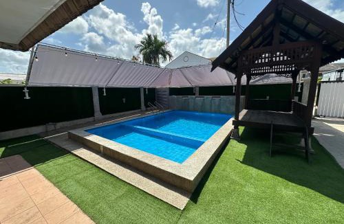 Kawasan Perindustrian Chendering House | Mawar 23 Chendering with Dedicated Pool