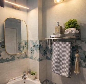 Sanjauli Apartment | Maya's Abode By Amulya - A Sun Facing Valley View Boutique Stay