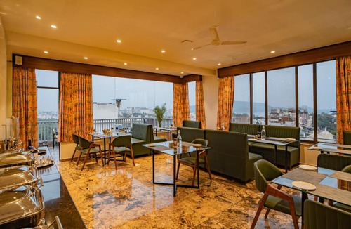 Shavri Colony Hotel | MAYA'S MANOR - A Lake View Hotel