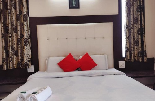 Dharamshala Hotel | McLeod Ganj Best hotel Royal india #Cheapest hotel #Mountain View# Near Dalai Lama temple 100m