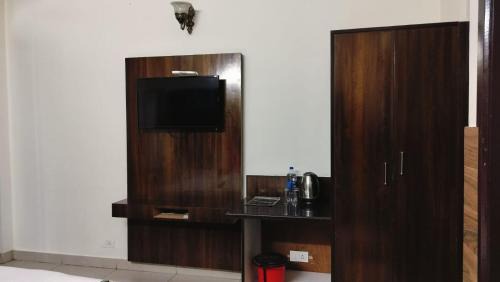 Bhagsu Nag Apartment | Mcleodganj Mountain View Royal india-cheapest hotel in McLeod Ganj- Near Dalai Lama temple 100m-best hotel on Temple Road!