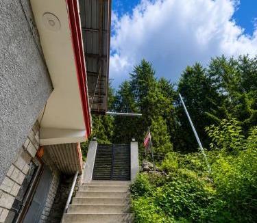 Jagatsukh House | Meltwood Stays Manali
