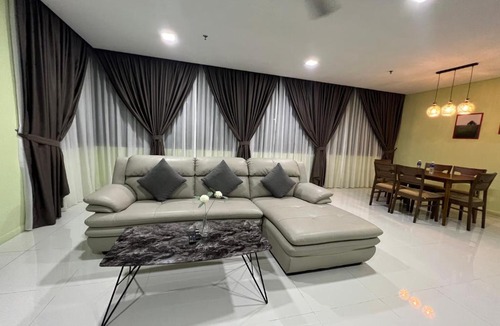 Kuala Lumpur City Centre Apartment | Mercu Summer Suites KLCC Residence