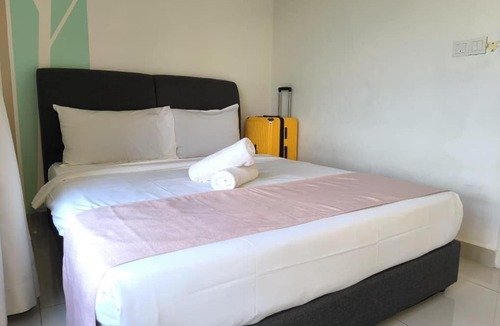 Medini Apartment | MeridinSovo Cozy Stylish 4BR Suites Netflix BySTAY