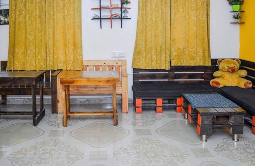 Anna Nagar Hostel | MERITON STAYS - PREMIUM MEN'S PG