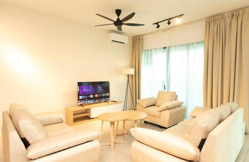Kampung Masjid Timah Apartment | Meritus Residensi Seaview Pent Hauz 3BR 10Pax