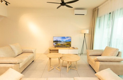 Kampung Masjid Timah Apartment | Meritus Residensi Seaview Pent Hauz 3BR 10Pax