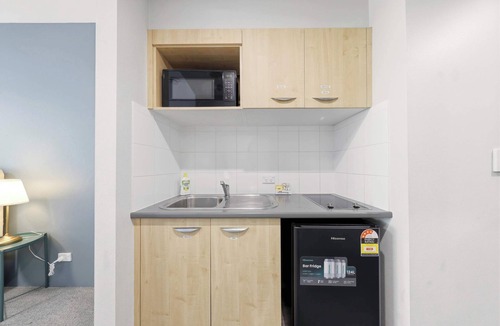 Cronulla Apartment | MetaWise BNB Modern Studio in Central Cronulla 2